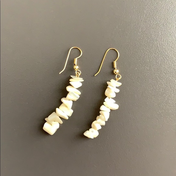 3/$10 🔆 Mother of Pearl Earrings - Picture 2 of 6